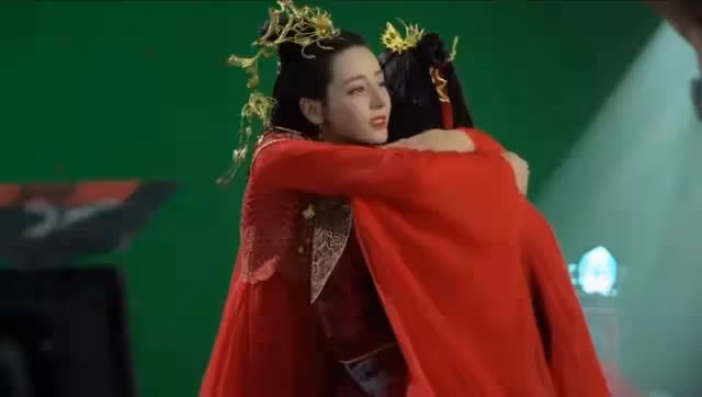 《恰似故人歸》發殺青特輯,任嘉倫熱巴開心擊掌,刪減了好多戲份