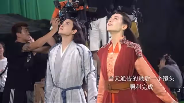 《恰似故人歸》發殺青特輯,任嘉倫熱巴開心擊掌,刪減了好多戲份