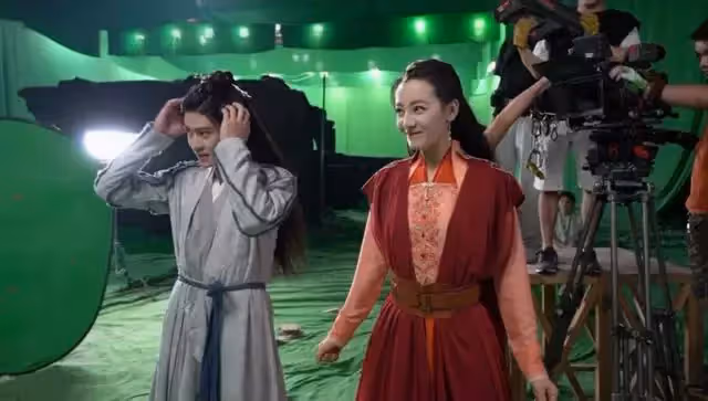 《恰似故人歸》發殺青特輯,任嘉倫熱巴開心擊掌,刪減了好多戲份