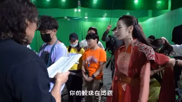《恰似故人歸》發殺青特輯,任嘉倫熱巴開心擊掌,刪減了好多戲份