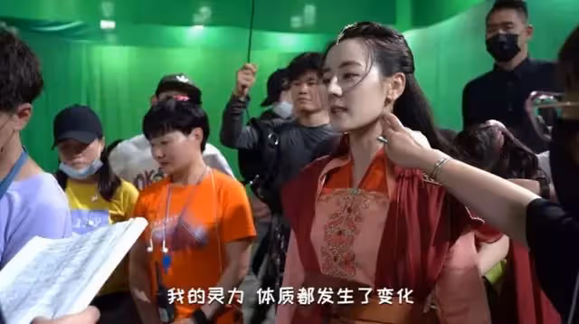《恰似故人歸》發殺青特輯,任嘉倫熱巴開心擊掌,刪減了好多戲份
