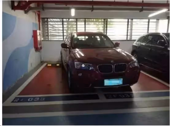 車位被霸占7天!不留挪車電話,業主氣炸,花3000找挖掘機報復:讓你「悔斷腸」