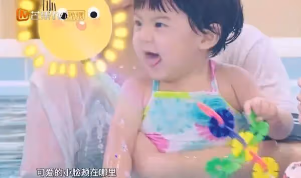 修杰楷夫婦帶「波妞和咘咘」去游泳!賈靜雯「在水下」暴露真實顏值 網讚:美到不敢看