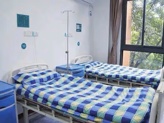 「兒媳，你賣房給我治病吧」「媽，別哭窮了，你們一年掙30萬」