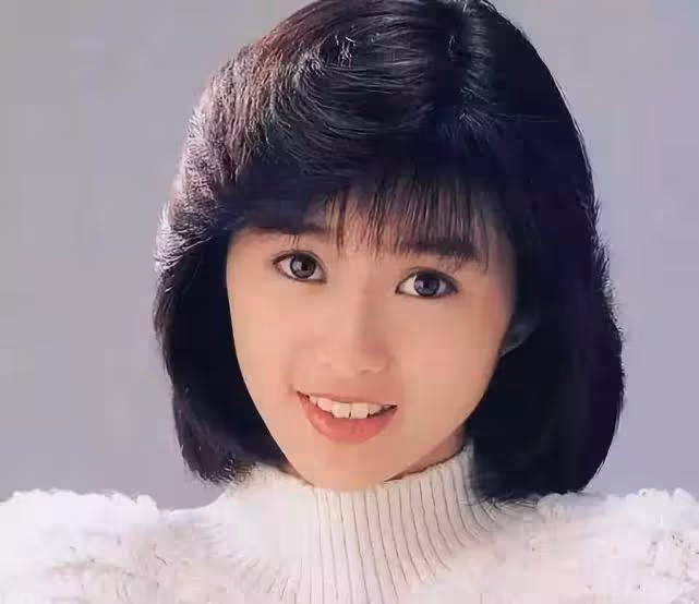 「性感女神」酒井法子，從一代女神到淪為網絡「乞討」，偶像隕落有多可怕？