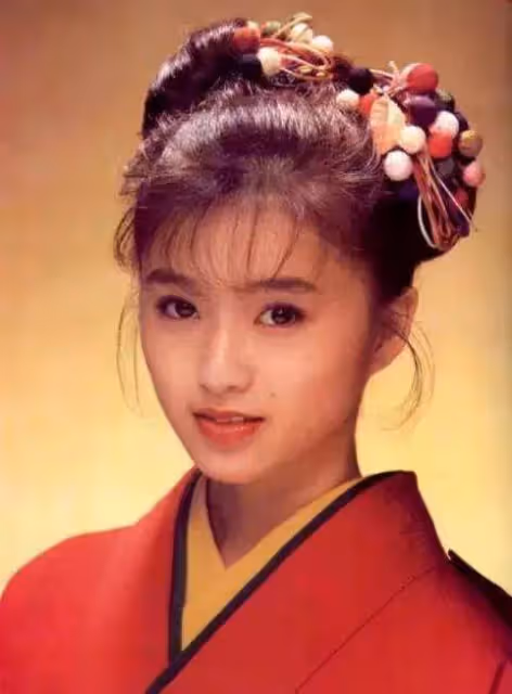 「性感女神」酒井法子，從一代女神到淪為網絡「乞討」，偶像隕落有多可怕？