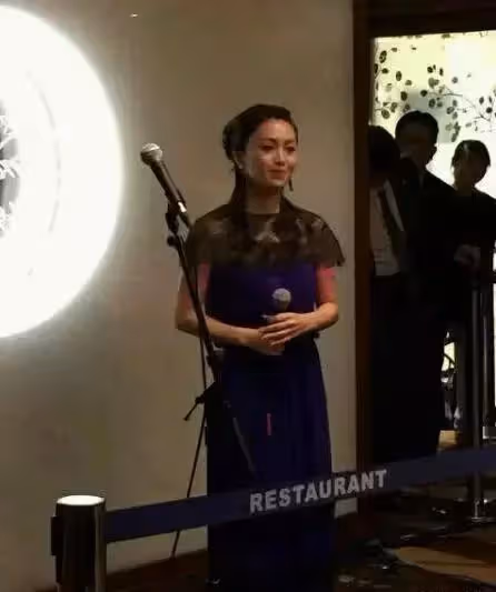 「性感女神」酒井法子，從一代女神到淪為網絡「乞討」，偶像隕落有多可怕？