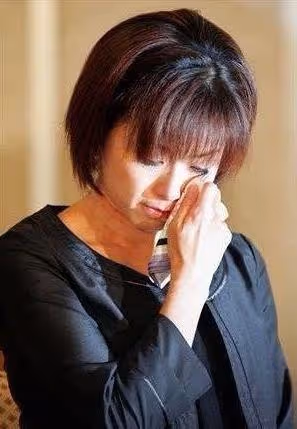 「性感女神」酒井法子，從一代女神到淪為網絡「乞討」，偶像隕落有多可怕？