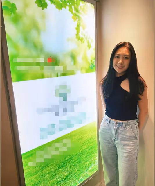 56歲李麗珍近照曝光,攜女兒跟男明星吃飯,母女顏值差距明顯