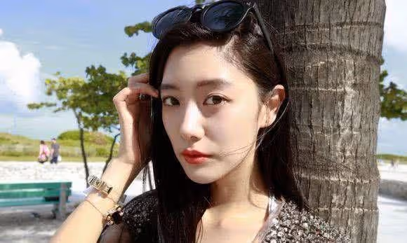 被稱為亞洲最美，絕佳身材和臉蛋卻是單身，一個挑眉迷倒許多人