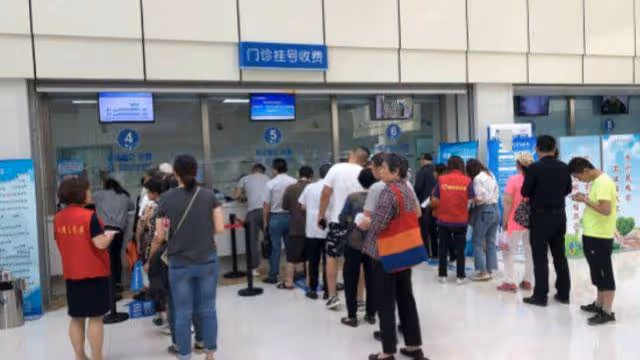「兒媳，我得了癌症，你們離婚吧」「媽，咱們賣房給你治病」