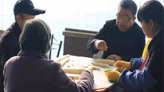 「兒媳,我過生日你送條項鍊吧」「媽,只有三百,愛要不要」