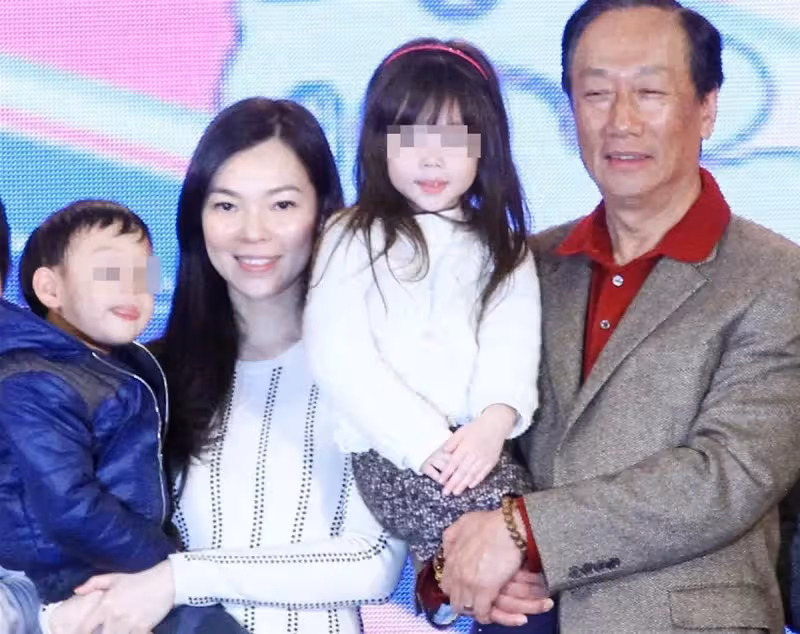 「百億公主」郭台銘11歲女兒近照罕曝光,打扮成熟自信十足,越長越像70歲老爸,繼承百億財產