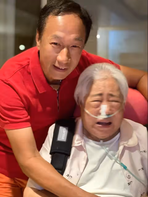 沒錢沒地沒廠房,郭台銘「難忘貴人伸援手」多年後再同框,飲水思源「最謝高齡母」為子籌10萬