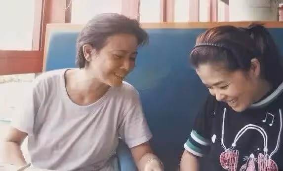 藍潔瑛葬禮從簡,家人拒演藝人協會資助,絕筆手稿曝光提及曾華倩!