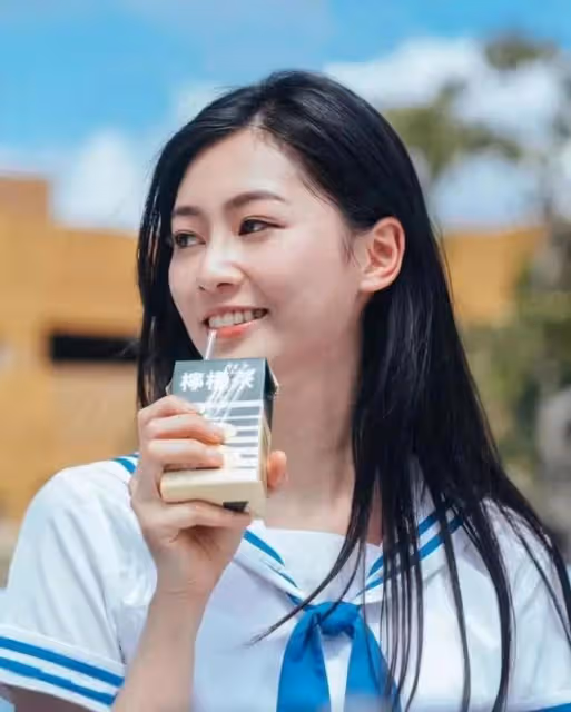 突破!港姐季軍戴假金髮變身小野貓跳鋼管舞,與甜美形象差別大