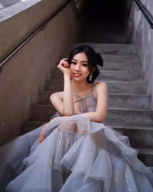 突破!港姐季軍戴假金髮變身小野貓跳鋼管舞,與甜美形象差別大