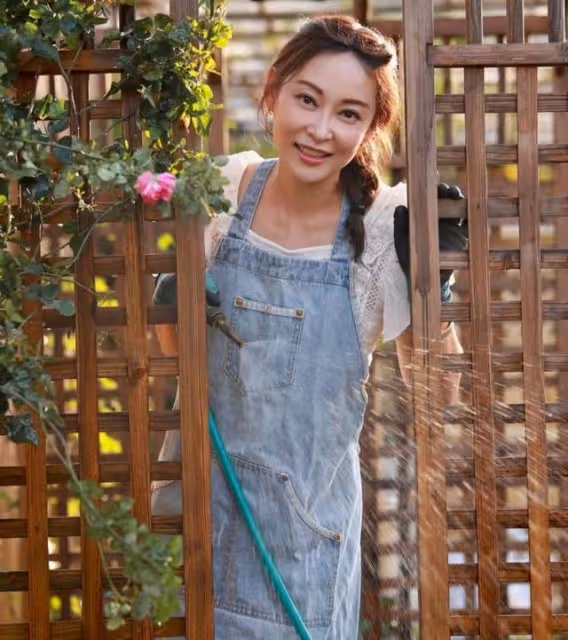 生活自在!TVB視後姐姐曬豪宅自家農場,家庭幸福更待繼女為己出