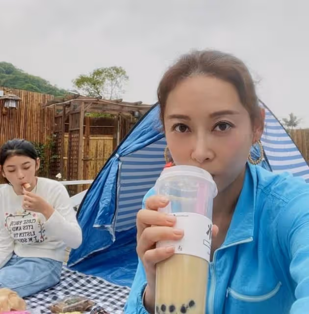 生活自在!TVB視後姐姐曬豪宅自家農場,家庭幸福更待繼女為己出