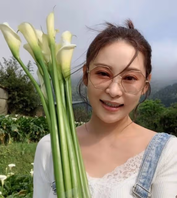 生活自在!TVB視後姐姐曬豪宅自家農場,家庭幸福更待繼女為己出