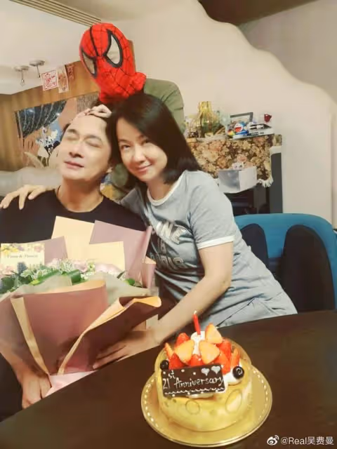 實力黑粉!吳鎮宇夫婦慶祝結婚21周年,費曼提醒爸爸小心髮際線