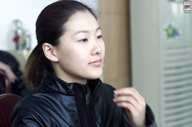 伏明霞主動提出離婚,原因竟是梁錦松出軌,這到底是怎麼回事?
