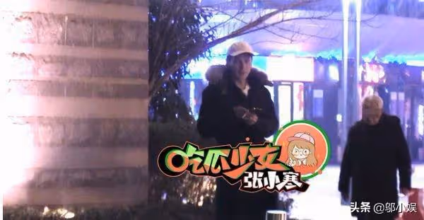 楊冪被傳新戀情,與年輕男子一同回小區,男方長相帥氣顏值高