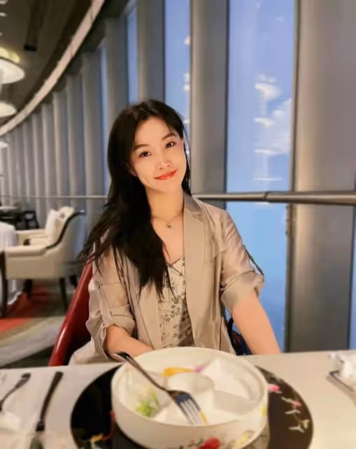 女星婚內出軌,直言「小三」是提款機,兩人聊天記錄曝光無法直視