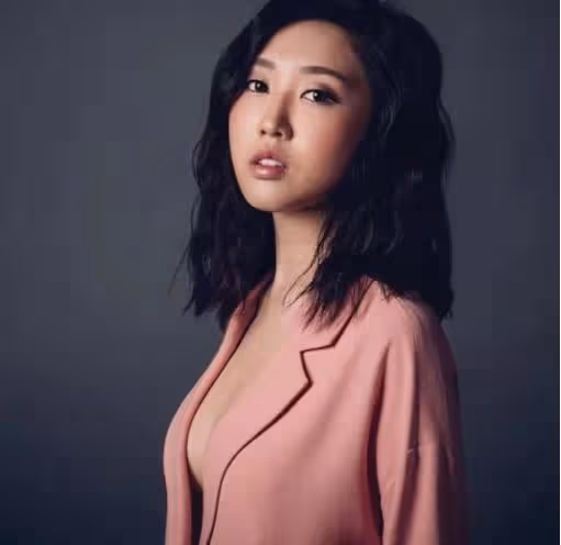 女星被曝出軌,當眾大膽邀約男演員進房間,兩人獨處一個多小時