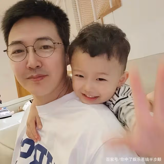《拜託小姐》尹相鉉曬親子照,父子微笑同框溫暖了歲月!