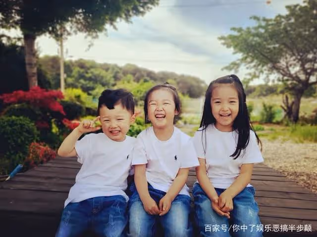 《拜託小姐》尹相鉉曬親子照,父子微笑同框溫暖了歲月!