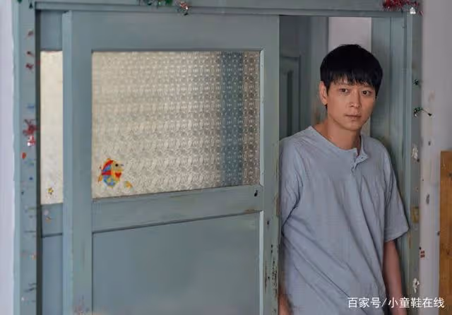國民女神IU升格當媽媽!挺進坎城影展,影帝宋康昊片場暖舉逼哭她