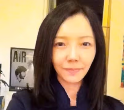 50歲王學兵胖到認不出,路邊攤買菜無人識,三婚娶嬌妻過平凡生活