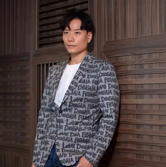40歲男星二度離婚!斷10年無子婚姻稱懷念過去,妻子發黑白照回應