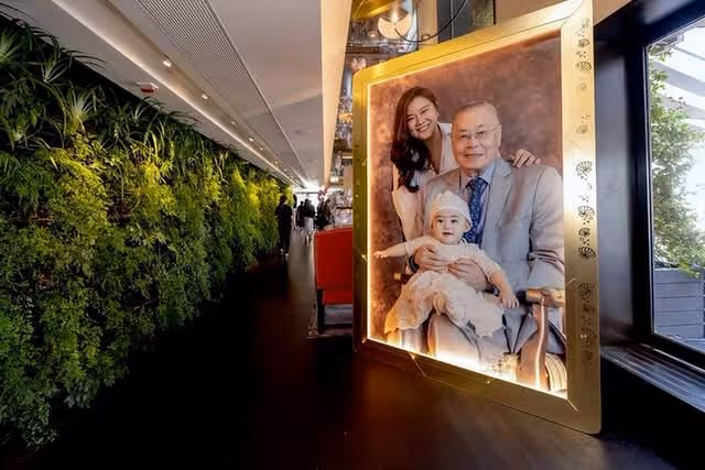 83歲劉詩昆1歲女兒現身引圍觀!父女倆形影不離,嬌妻忙備孕二胎
