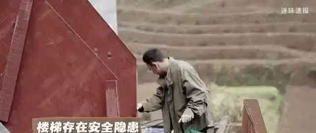 兒子兒媳都去世,鄉下嬤獨帶5孫艱難生活「住破爛漏水屋」樓梯快撐不住,節目送暖「14天爆改老房」阿嬤見眼前瞬間感動淚崩