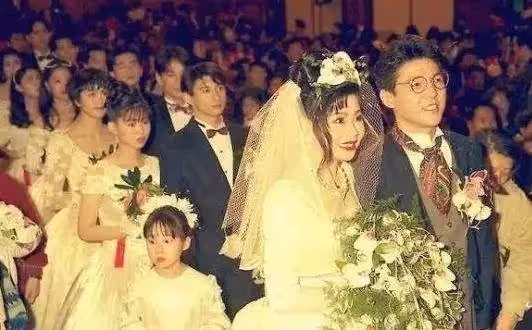 童年坎坷!薑育恆不捨母「苦撐家計過勞離開」負債破產「妻子共患難」如今一家三口苦盡甘來