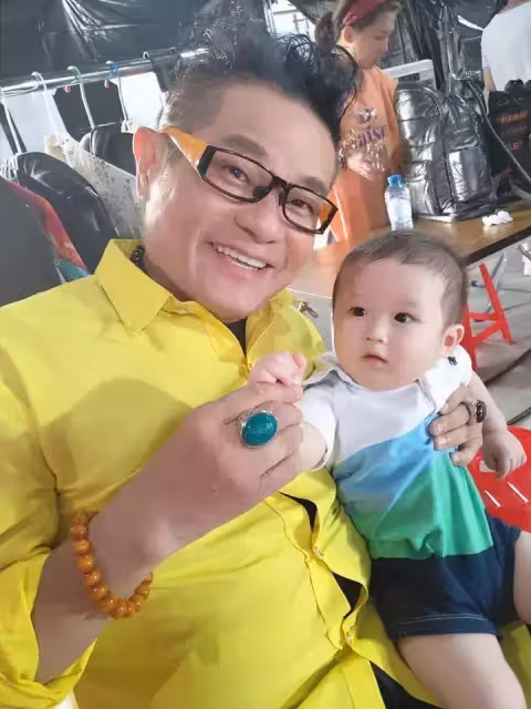 寶貝長大了!吳淑敏「曬萌娃暴風成長」甜笑:大咖藝人搶著抱! 曝兒子「小表情太多」網驚呼:絕對是帥哥!