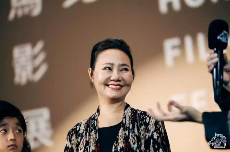 呂雪鳳離婚20年「謝姊姊撫養三兒女」：讓我放心賺錢　把大女兒過繼給「終生未嫁姊姊」兩人單身相依