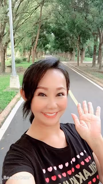 呂雪鳳離婚20年「謝姊姊撫養三兒女」:讓我放心賺錢 把大女兒過繼給「終生未嫁姊姊」兩人單身相依