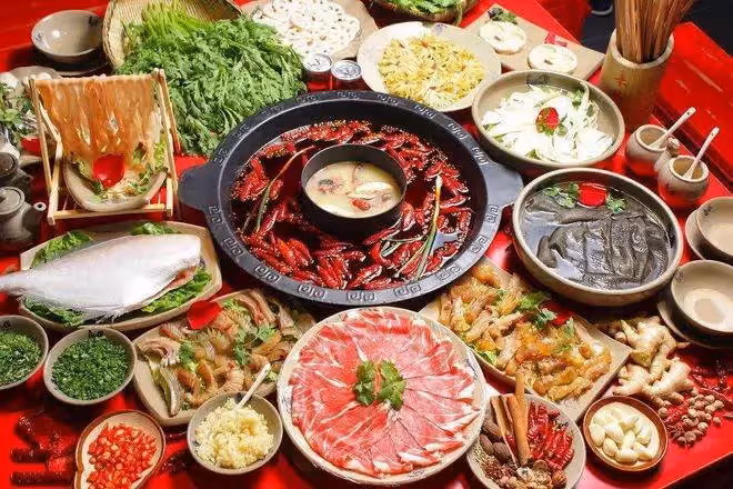 明星素顏吃火鍋，安以軒滿桌子奢侈品，劉德華最接地氣：真實又親民