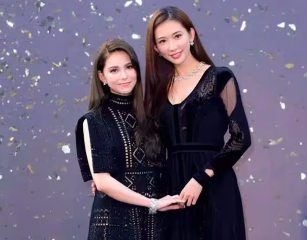 林志玲合影真不簡單,小s被秒成小丑,李嘉欣被壓制毫無還手之力