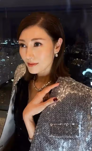 嫁入豪門13年,51歲最美港姐上位史:擠走賭王女兒,姐姐也嫁富豪
