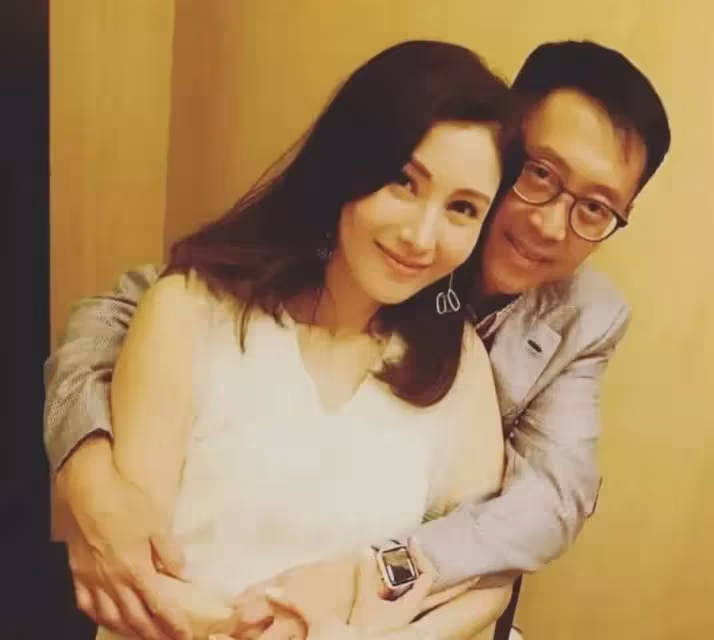 嫁入豪門13年,51歲最美港姐上位史:擠走賭王女兒,姐姐也嫁富豪