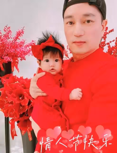 同樣是嫁豪門產女,安以軒女兒眼睛又大圓,郭碧婷女兒臉大有福,網友:誰才是真名媛?