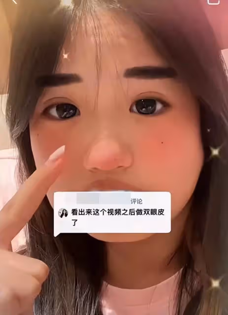 鐘麗緹13歲女兒張思捷近況曝光!直播間被網友質疑「割雙眼皮」,本人自信回應:這是純天然的