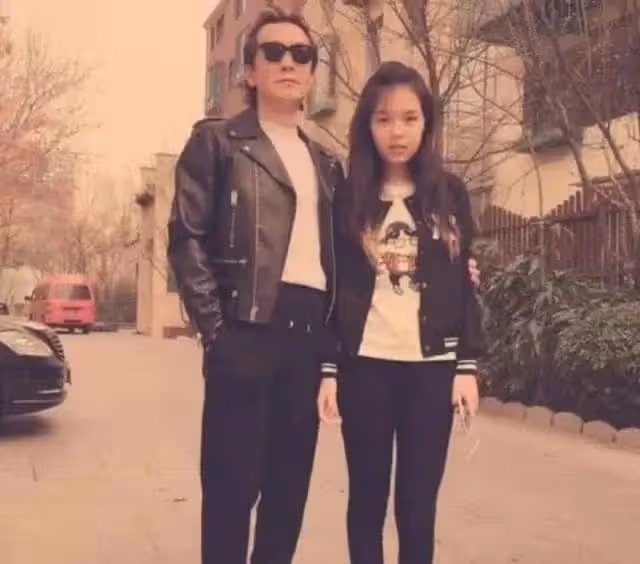 哈文為女兒慶20歲!兩人久居美國生活愜意,法圖麥美艷高挑長像爸
