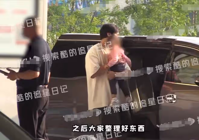王傳君齊溪被疑隱婚生娃!抱小孩現身街邊超謹慎,身邊跟4人照顧