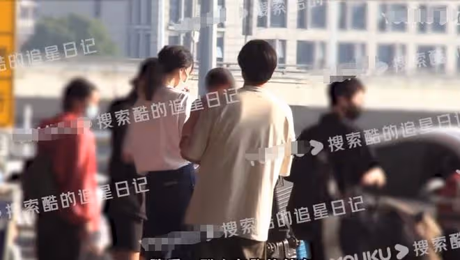 王傳君齊溪被疑隱婚生娃!抱小孩現身街邊超謹慎,身邊跟4人照顧
