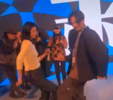 王傳君齊溪被疑隱婚生娃!抱小孩現身街邊超謹慎,身邊跟4人照顧